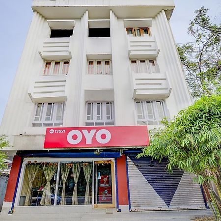 Oyo 13521 Sudhriti Hotel Силигури Экстерьер фото