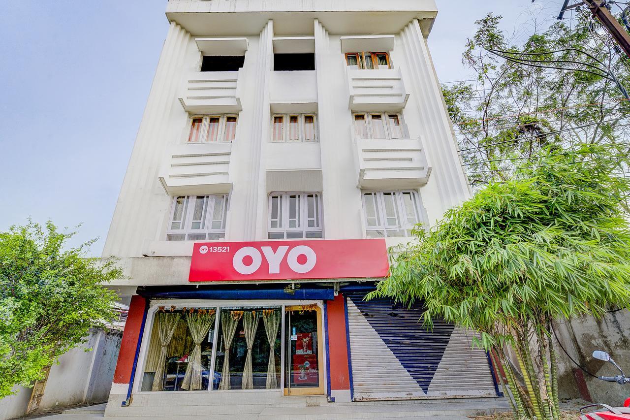 Oyo 13521 Sudhriti Hotel Силигури Экстерьер фото