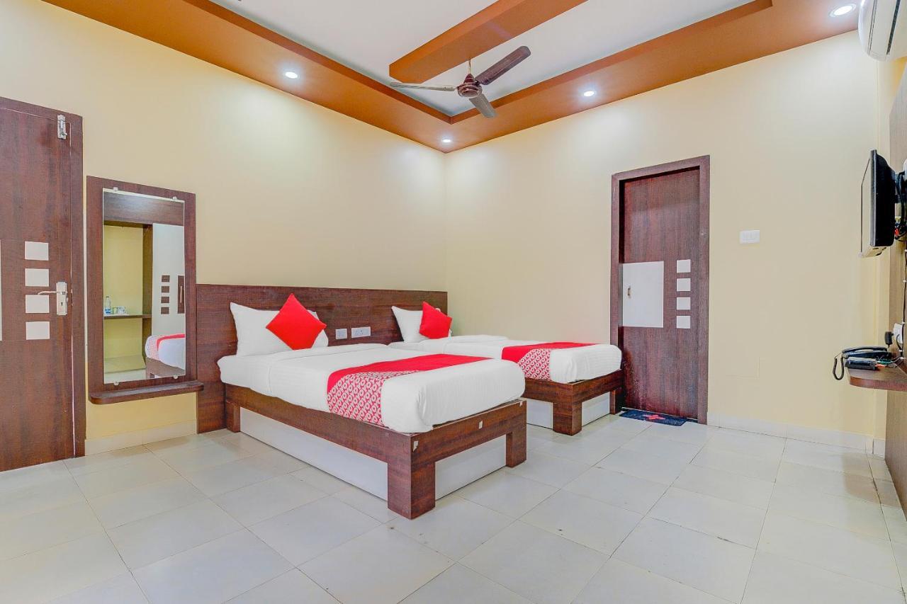 Oyo 13521 Sudhriti Hotel Силигури Экстерьер фото