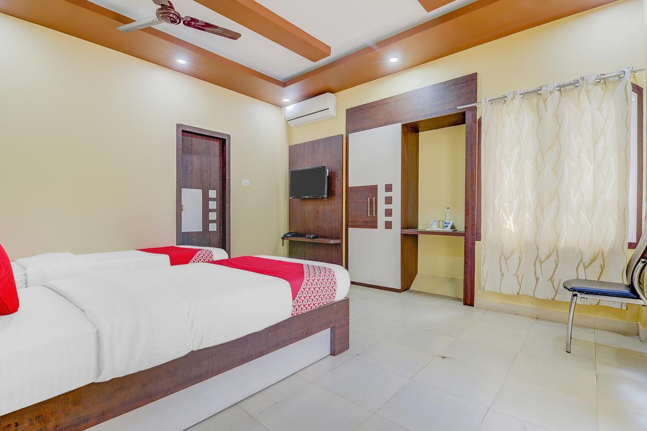 Oyo 13521 Sudhriti Hotel Силигури Экстерьер фото