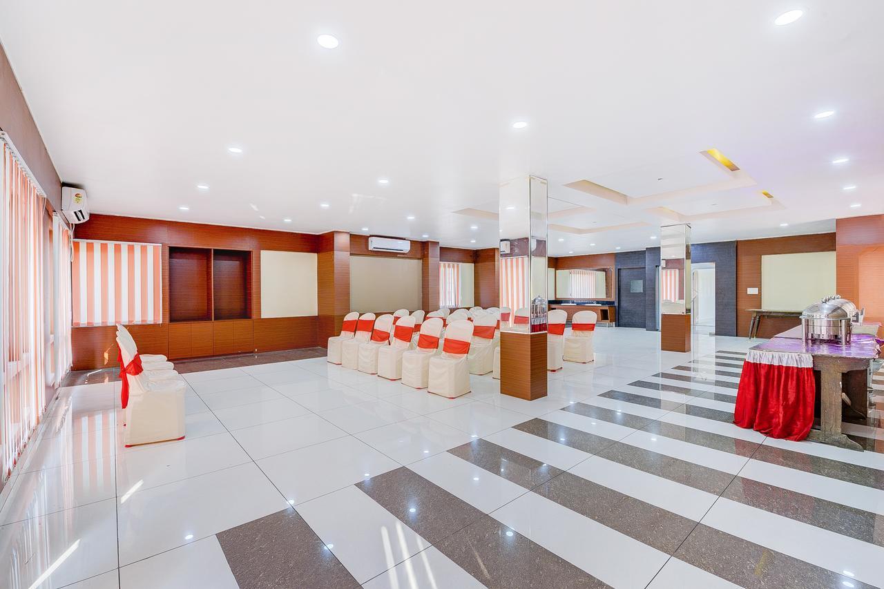 Oyo 13521 Sudhriti Hotel Силигури Экстерьер фото