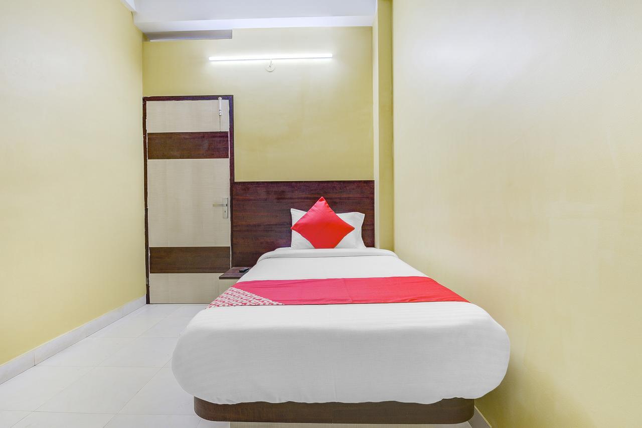 Oyo 13521 Sudhriti Hotel Силигури Экстерьер фото