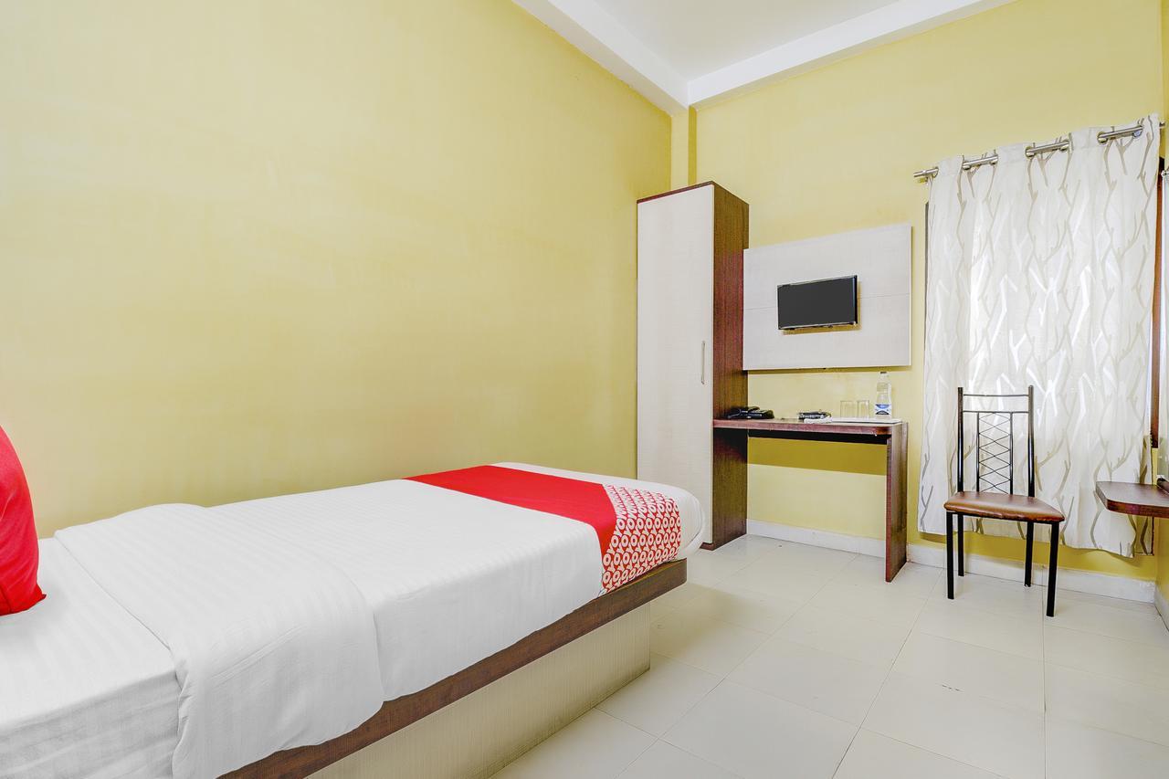 Oyo 13521 Sudhriti Hotel Силигури Экстерьер фото