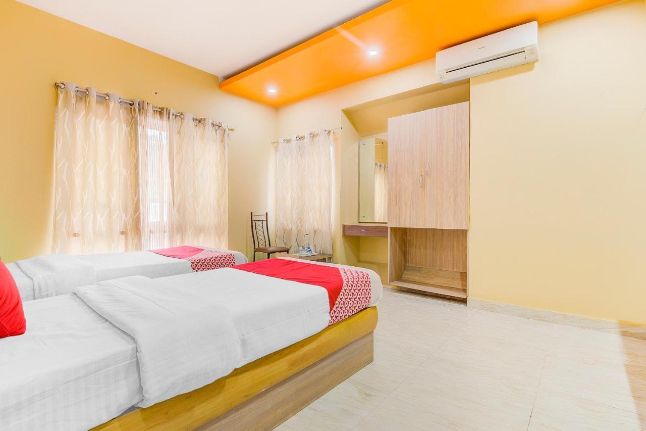 Oyo 13521 Sudhriti Hotel Силигури Экстерьер фото